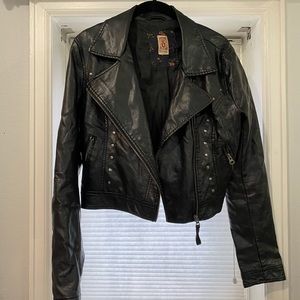 Cropped leather jacket